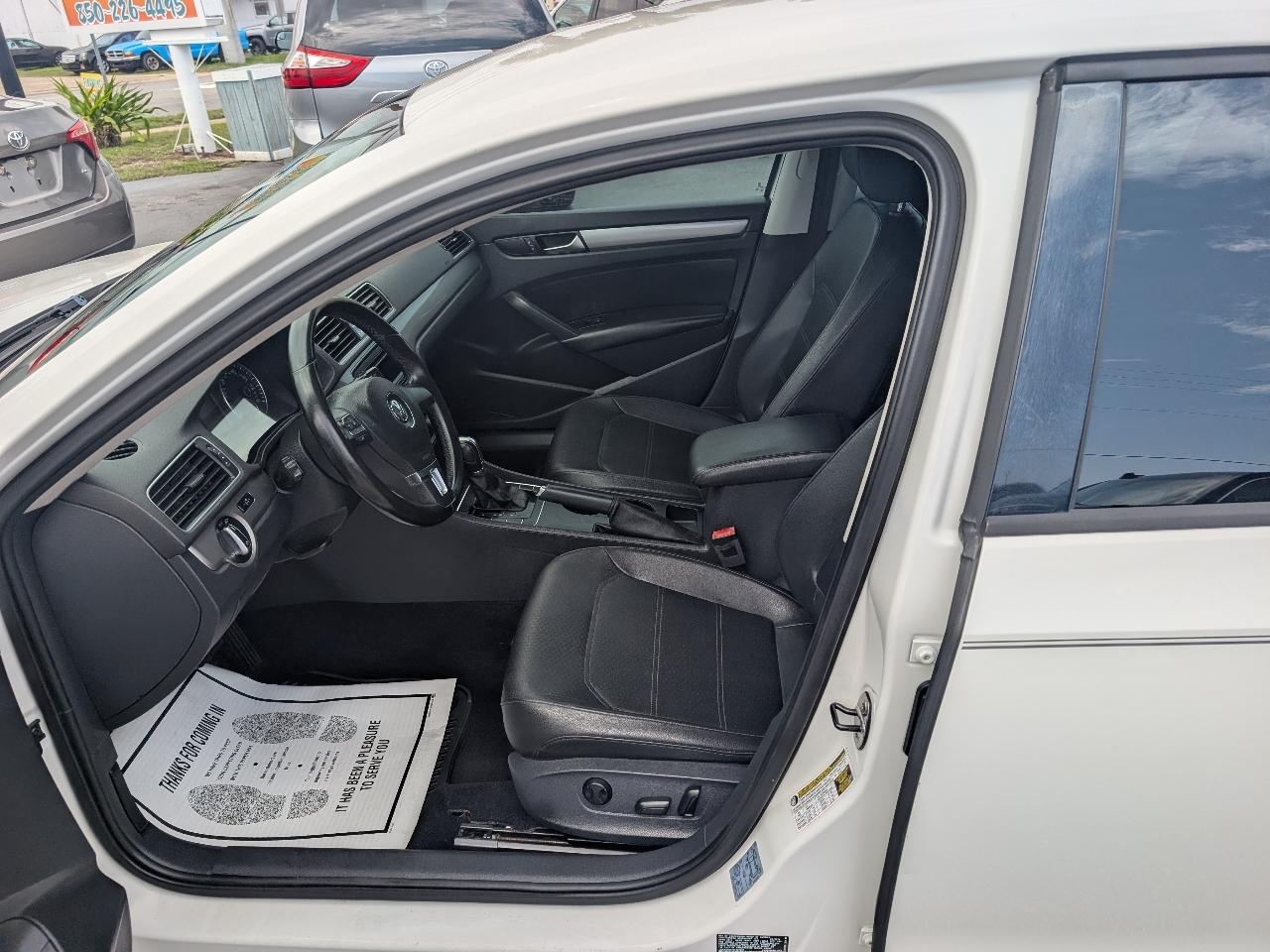 Volkswagen Passat 4dr Sdn 1.8T Auto Wolfsburg Ed 2014