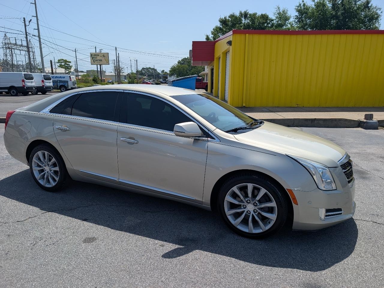 Cadillac XTS 4dr Sdn Luxury Collection FWD 2016