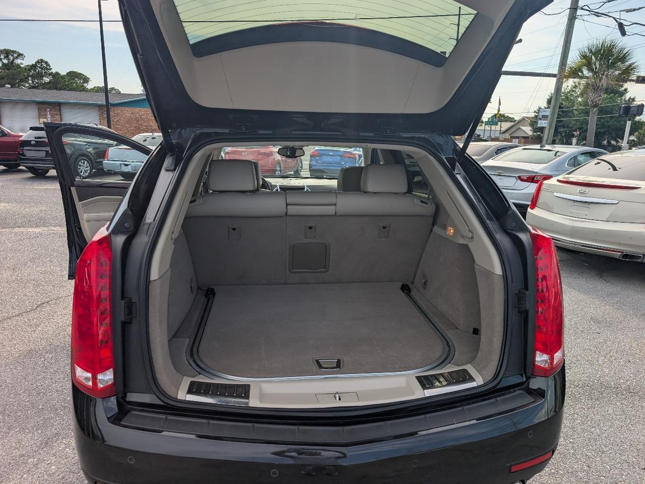 Cadillac SRX FWD 4dr Premium Collection 2011