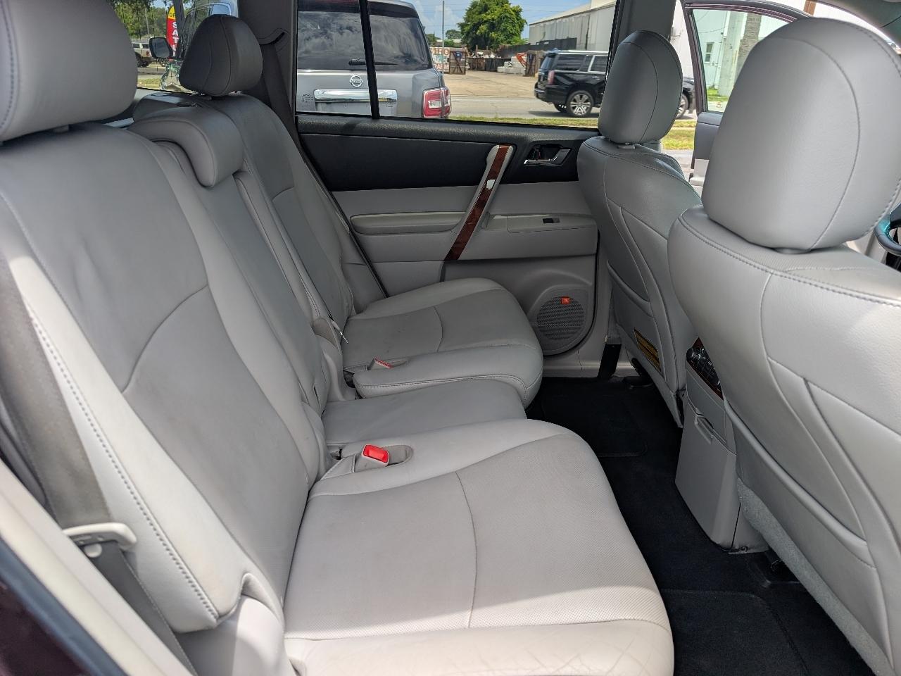 Toyota Highlander FWD 4dr V6 Limited (Natl) 2011