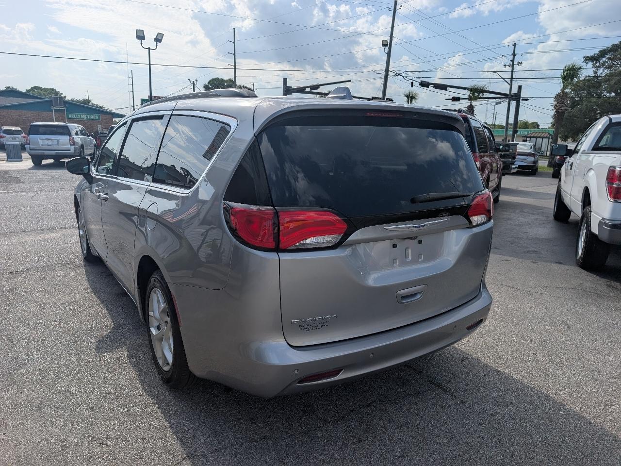 Chrysler Pacifica Touring FWD 2018