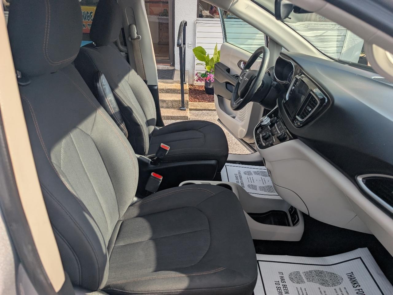 Chrysler Pacifica Touring FWD 2018