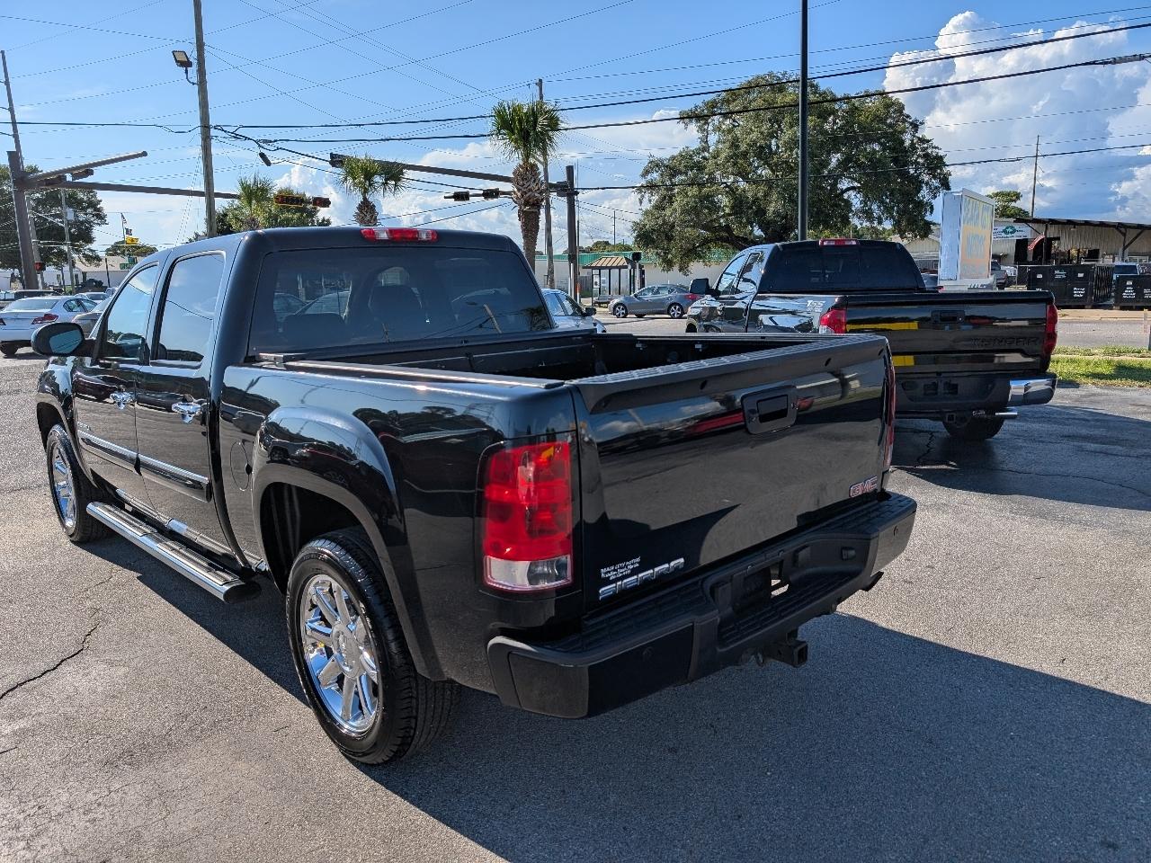 GMC Sierra 1500 2WD Crew Cab 143.5" Denali 2013