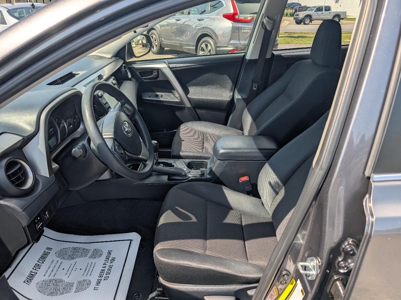 Toyota RAV4 FWD 4dr LE (Natl) 2016