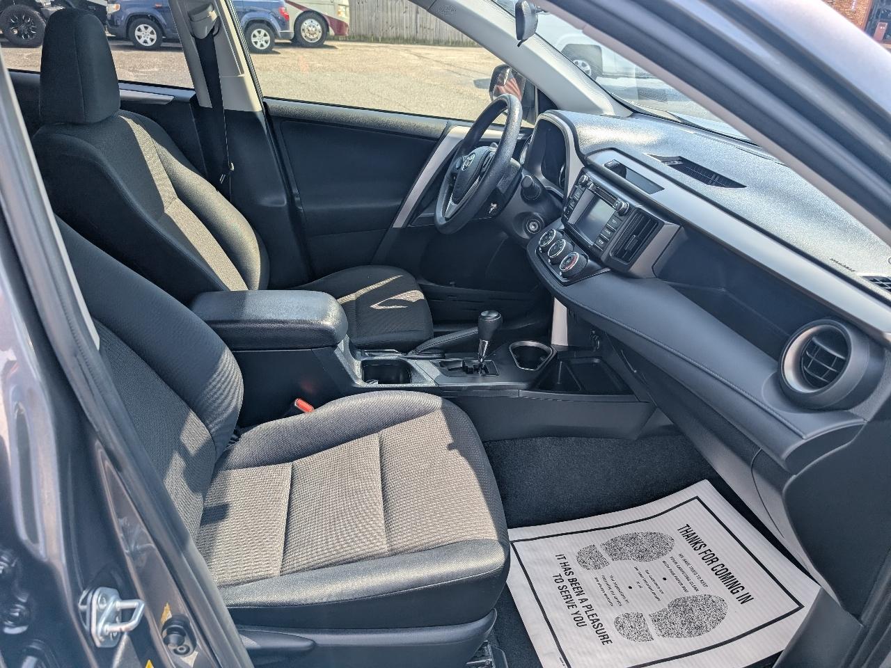 Toyota RAV4 FWD 4dr LE (Natl) 2016