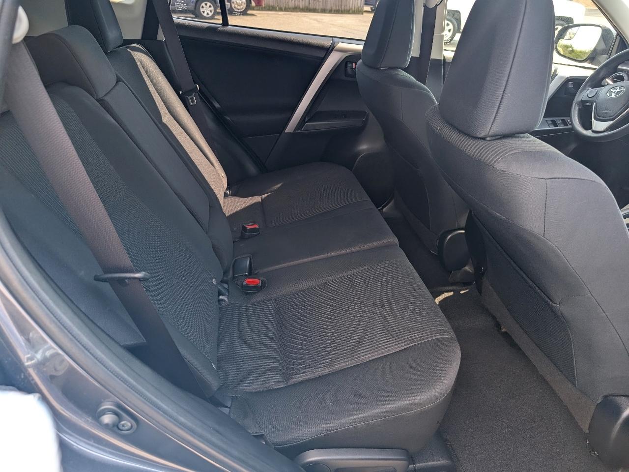 Toyota RAV4 FWD 4dr LE (Natl) 2016