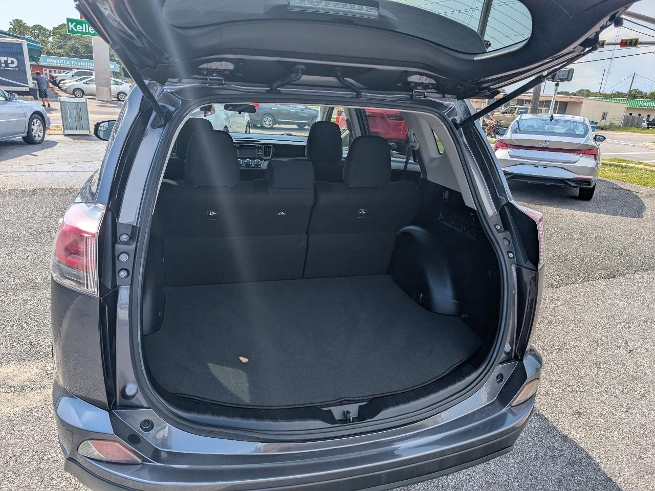 Toyota RAV4 FWD 4dr LE (Natl) 2016