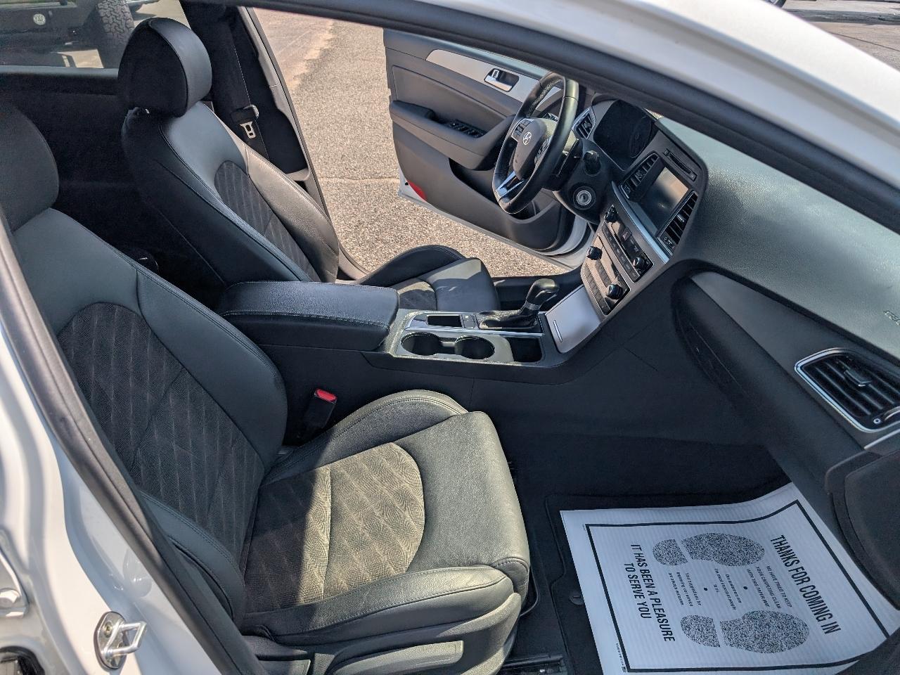 Hyundai Sonata Sport 2.0T w/Black 2017