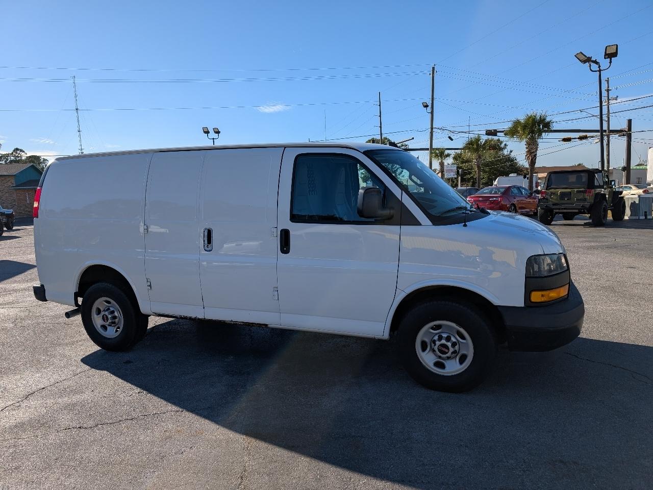 GMC Savana Cargo Van RWD 3500 135" 2019