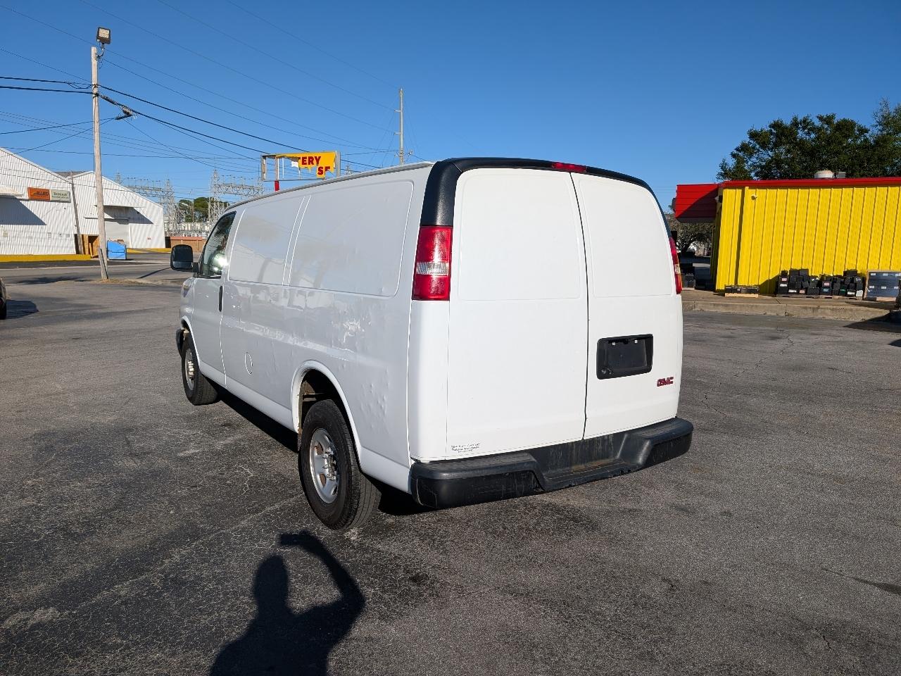 GMC Savana Cargo Van RWD 3500 135" 2019