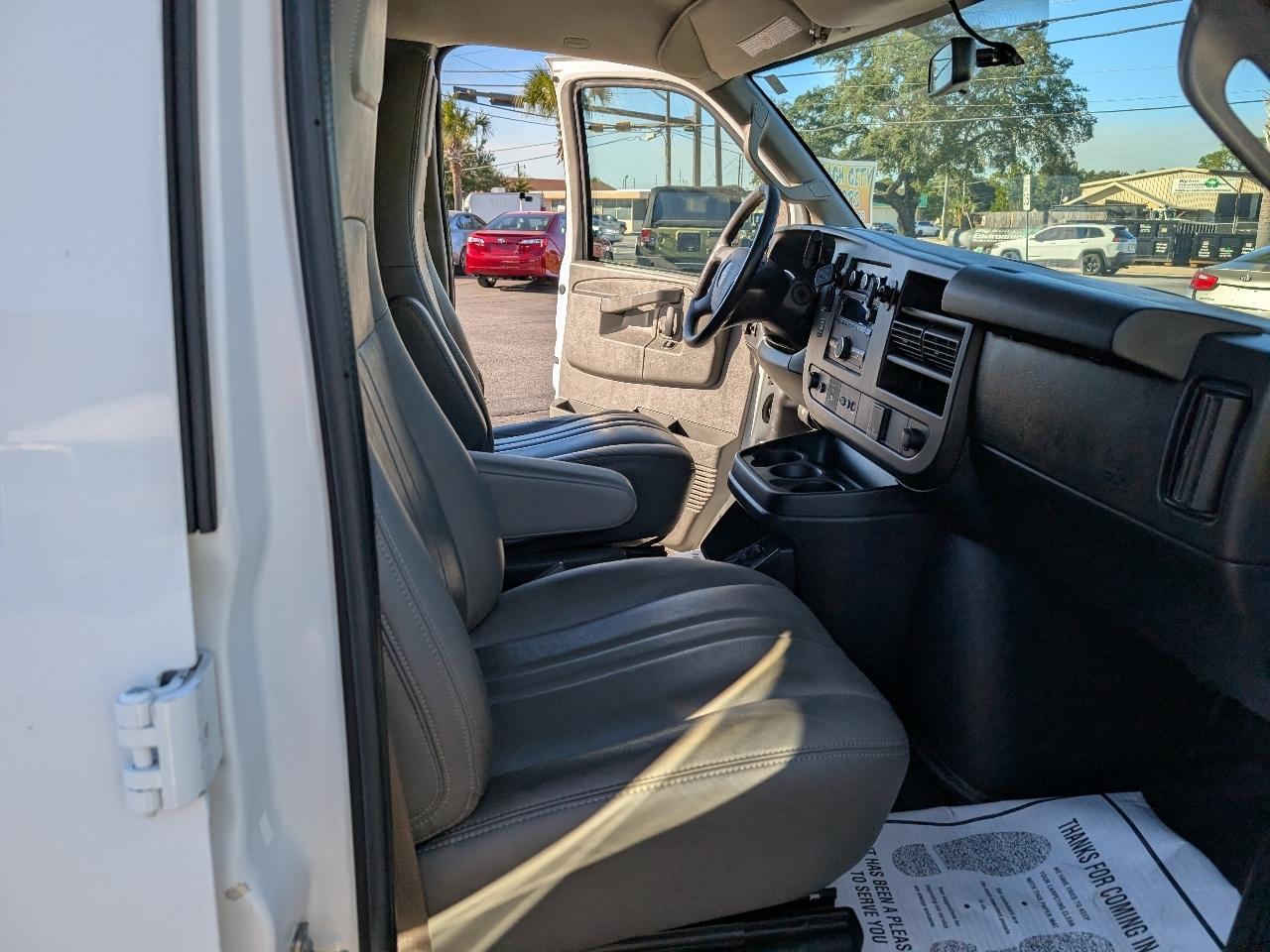 GMC Savana Cargo Van RWD 3500 135" 2019