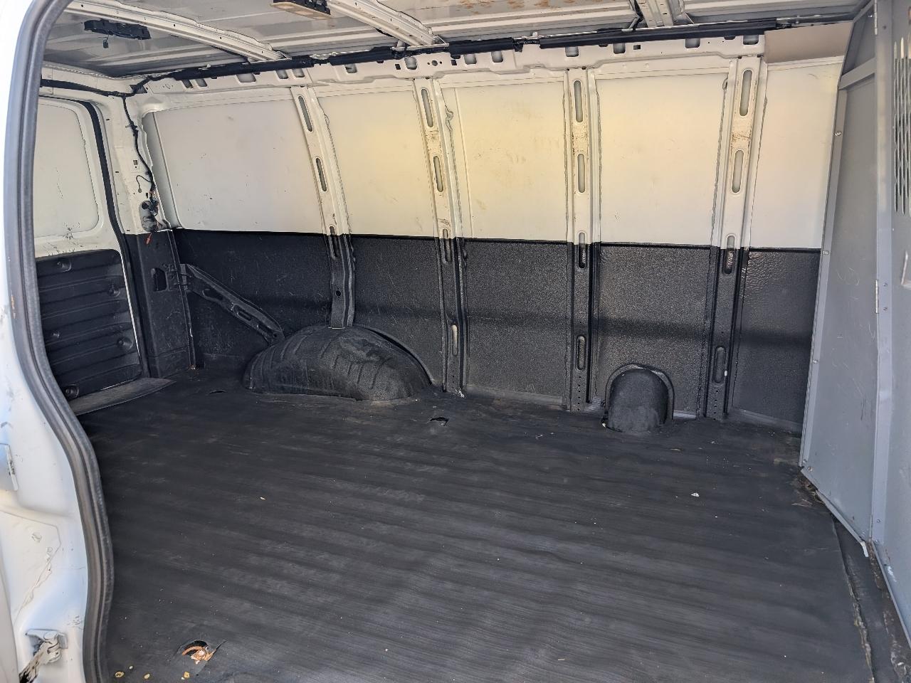 GMC Savana Cargo Van RWD 3500 135" 2019