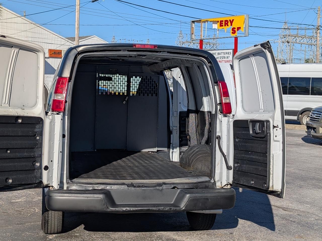 GMC Savana Cargo Van RWD 3500 135" 2019