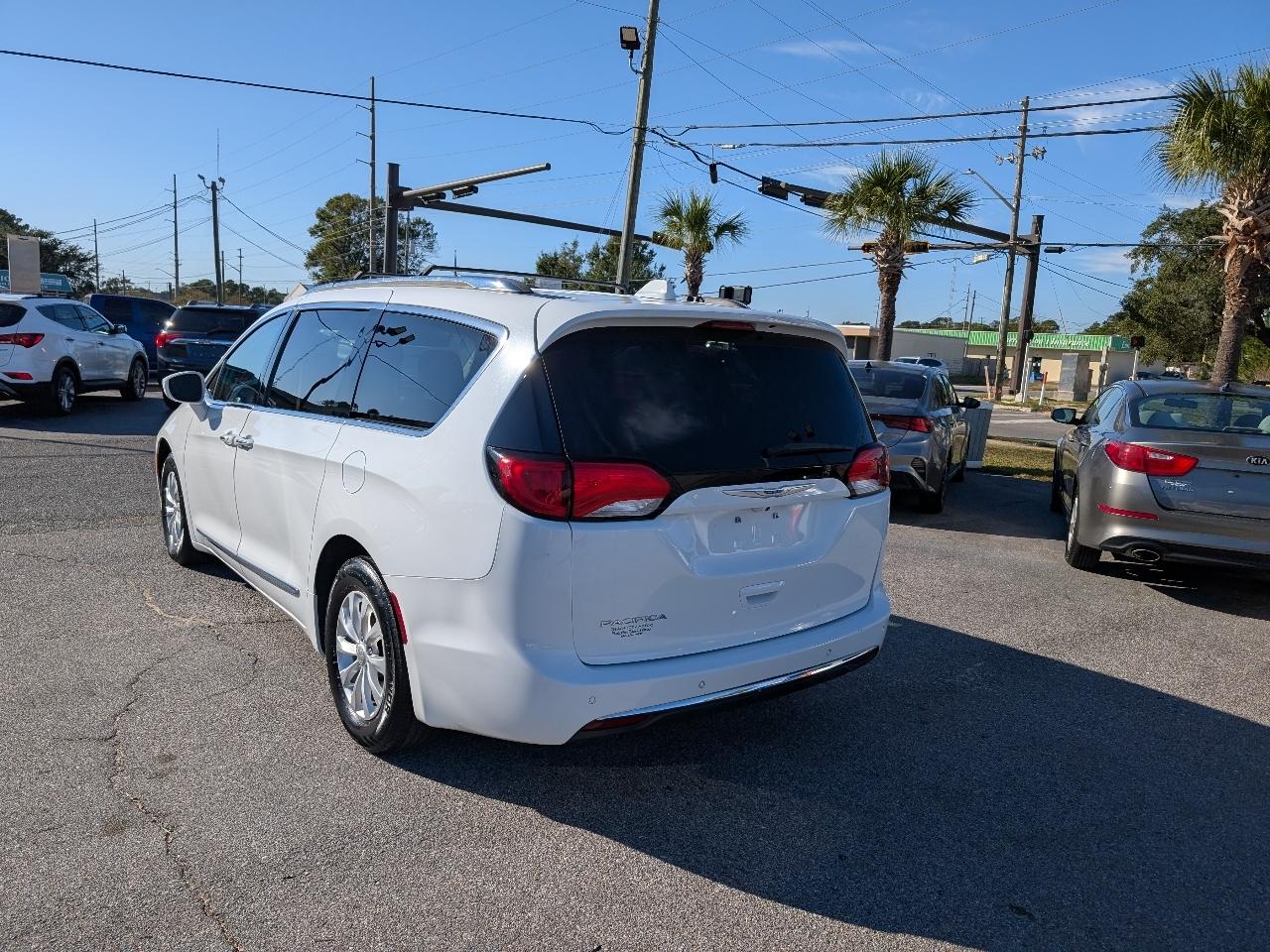Chrysler Pacifica Touring L FWD 2018