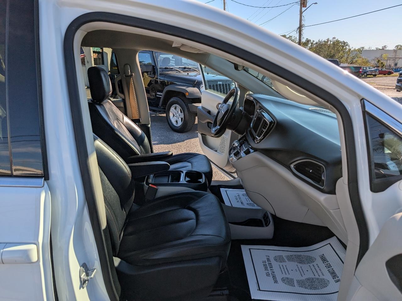 Chrysler Pacifica Touring L FWD 2018