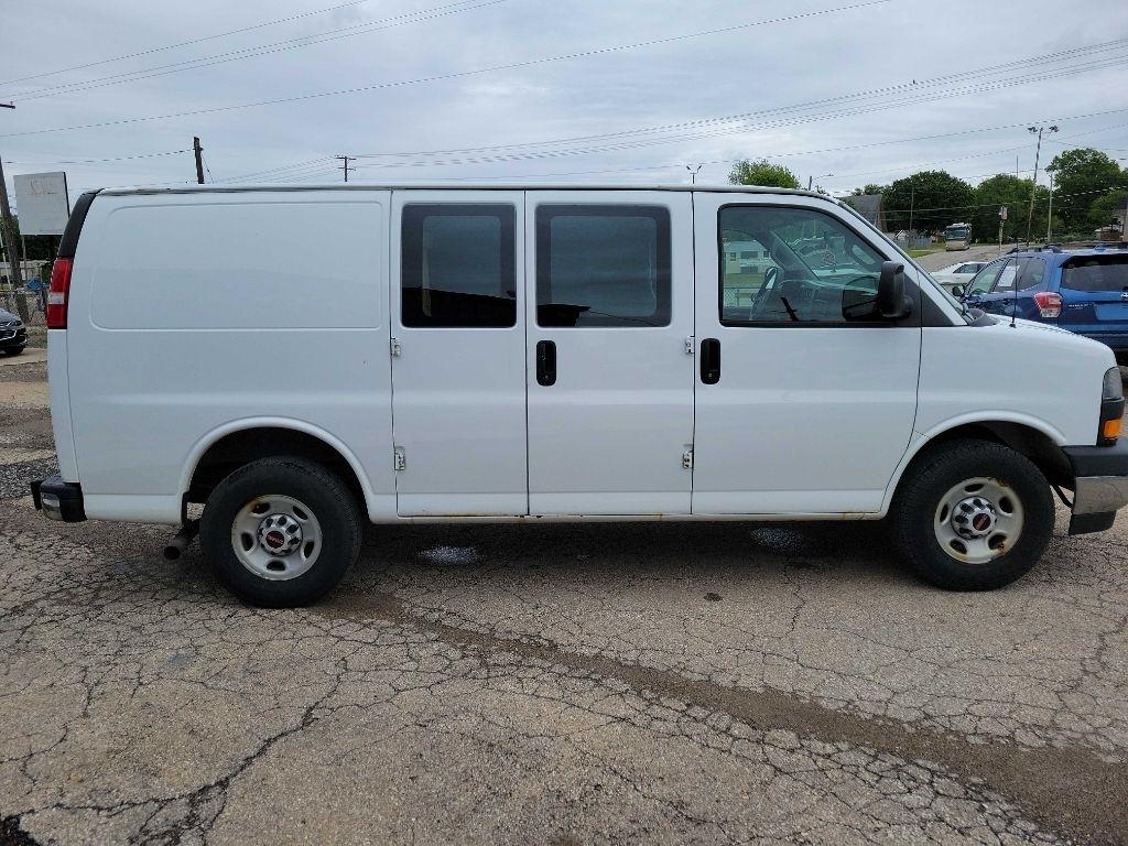 GMC Savana Cargo Van  2017