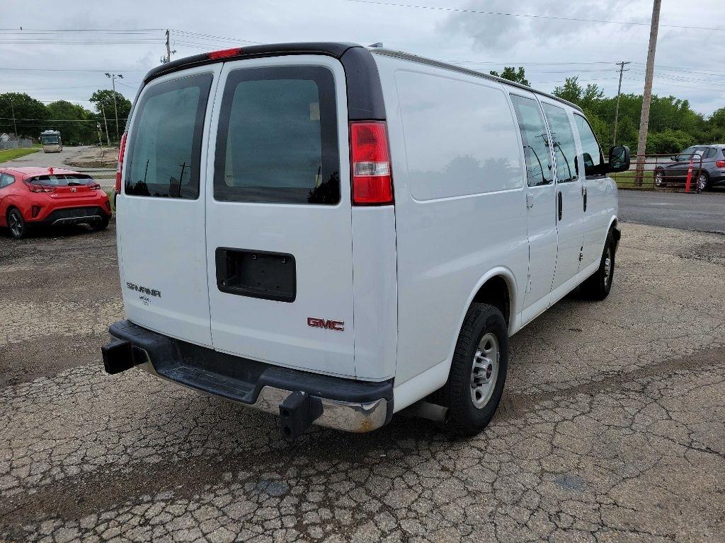 GMC Savana Cargo Van  2017