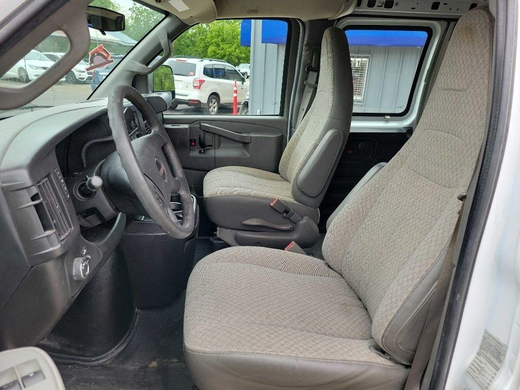 GMC Savana Cargo Van  2017
