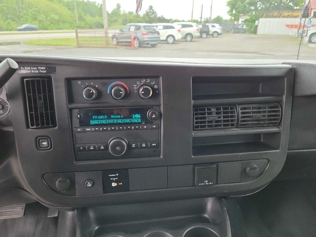 GMC Savana Cargo Van  2017