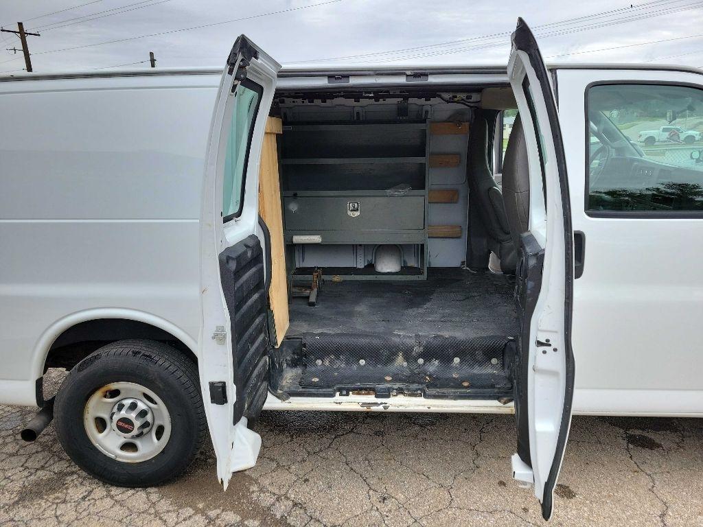 GMC Savana Cargo Van  2017