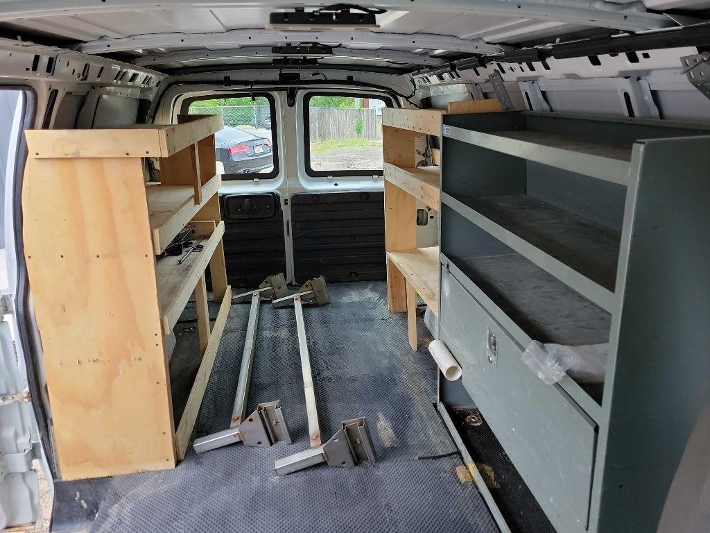 GMC Savana Cargo Van  2017