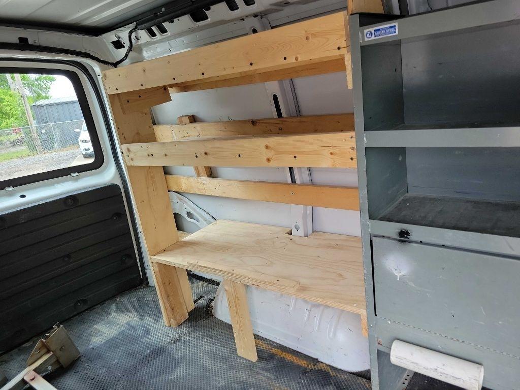 GMC Savana Cargo Van  2017