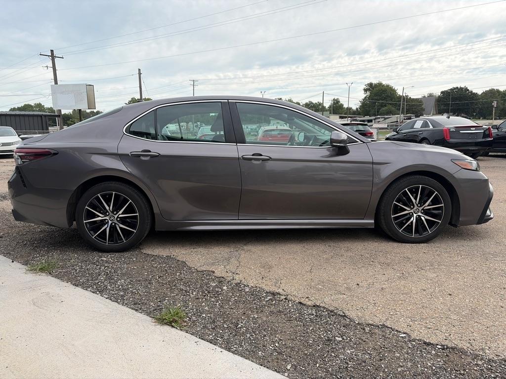 Toyota Camry SE 2022