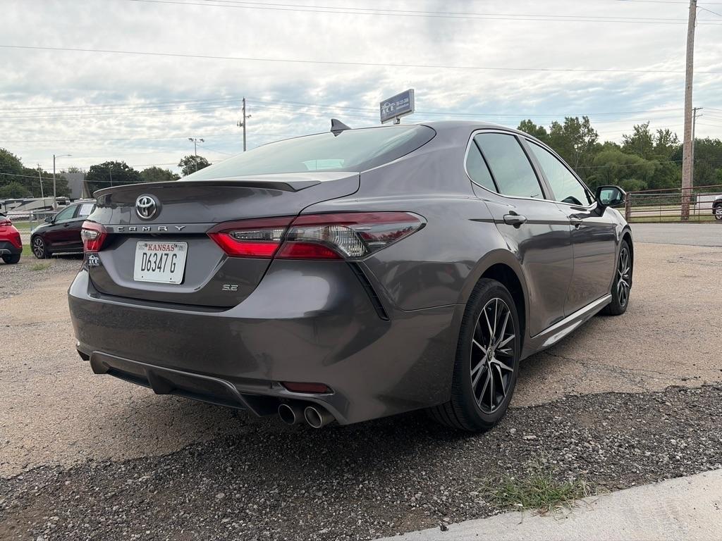Toyota Camry SE 2022
