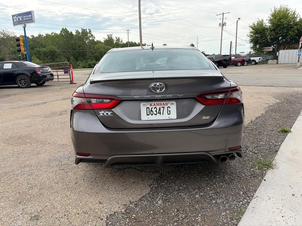 Toyota Camry SE 2022