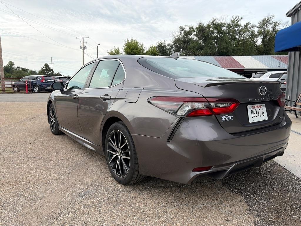 Toyota Camry SE 2022