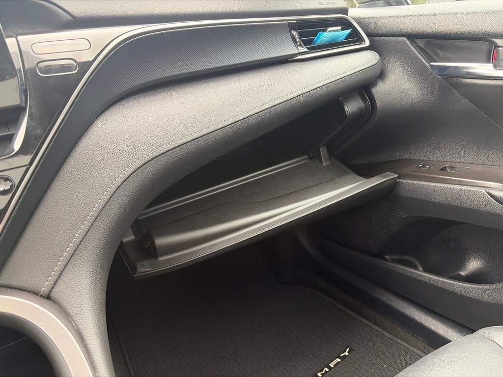 Toyota Camry SE 2022