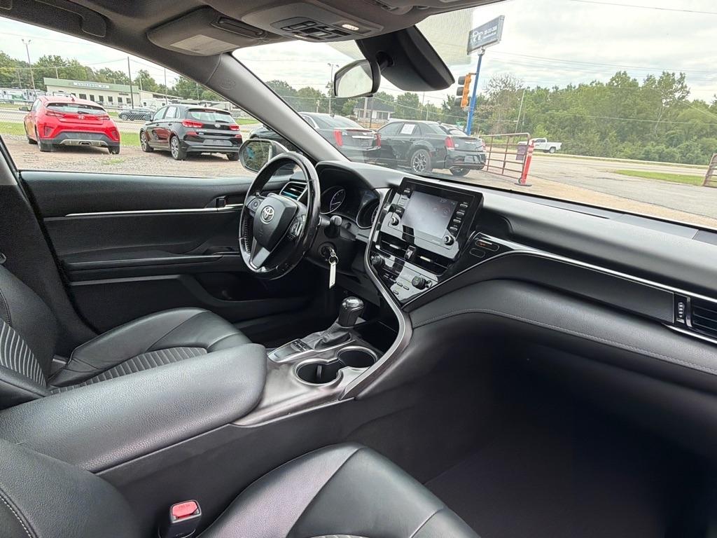 Toyota Camry SE 2022