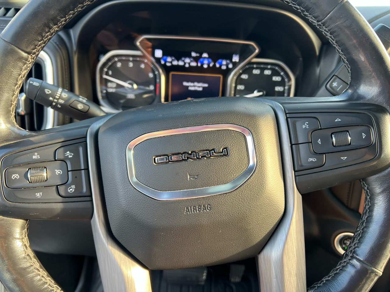 GMC Sierra 1500 4WD Crew Cab 147" Denali 2019
