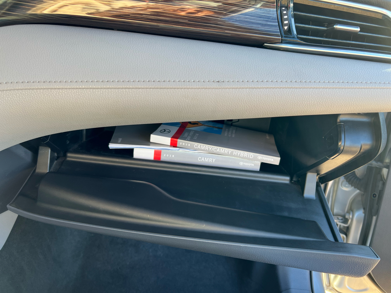 Toyota Camry LE Auto (Natl) 2018