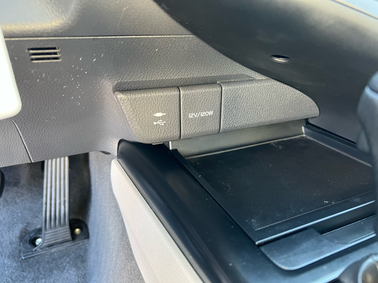 Toyota Camry LE Auto (Natl) 2018