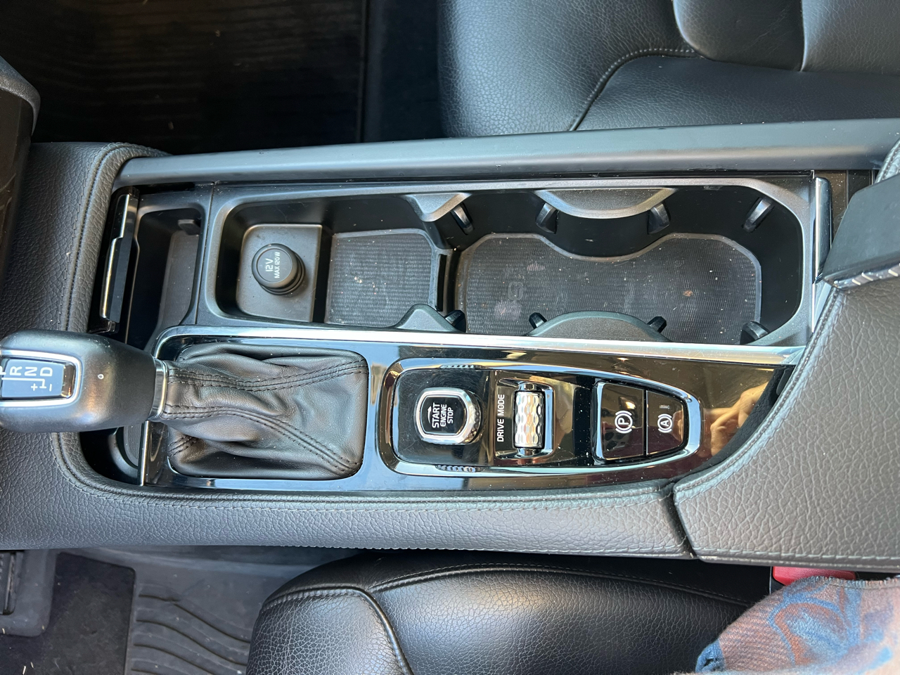 Volvo XC90 T5 AWD 5-Passenger Momentum *Ltd Avail* 2018