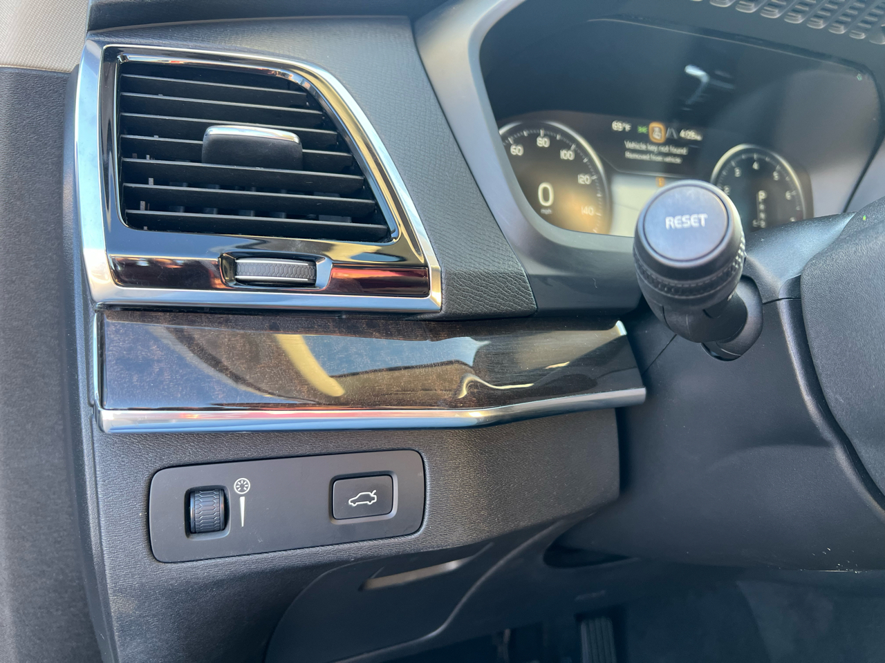 Volvo XC90 T5 AWD 5-Passenger Momentum *Ltd Avail* 2018