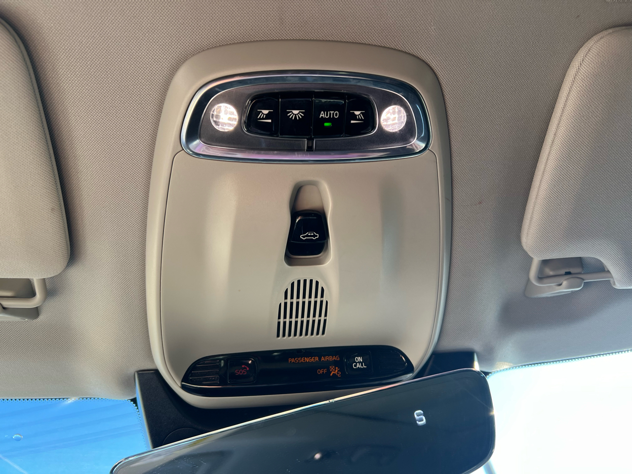 Volvo XC90 T5 AWD 5-Passenger Momentum *Ltd Avail* 2018