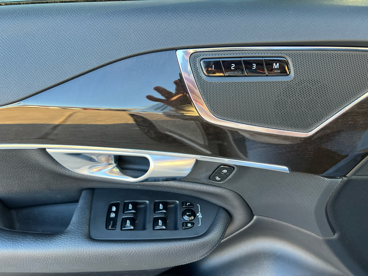 Volvo XC90 T5 AWD 5-Passenger Momentum *Ltd Avail* 2018