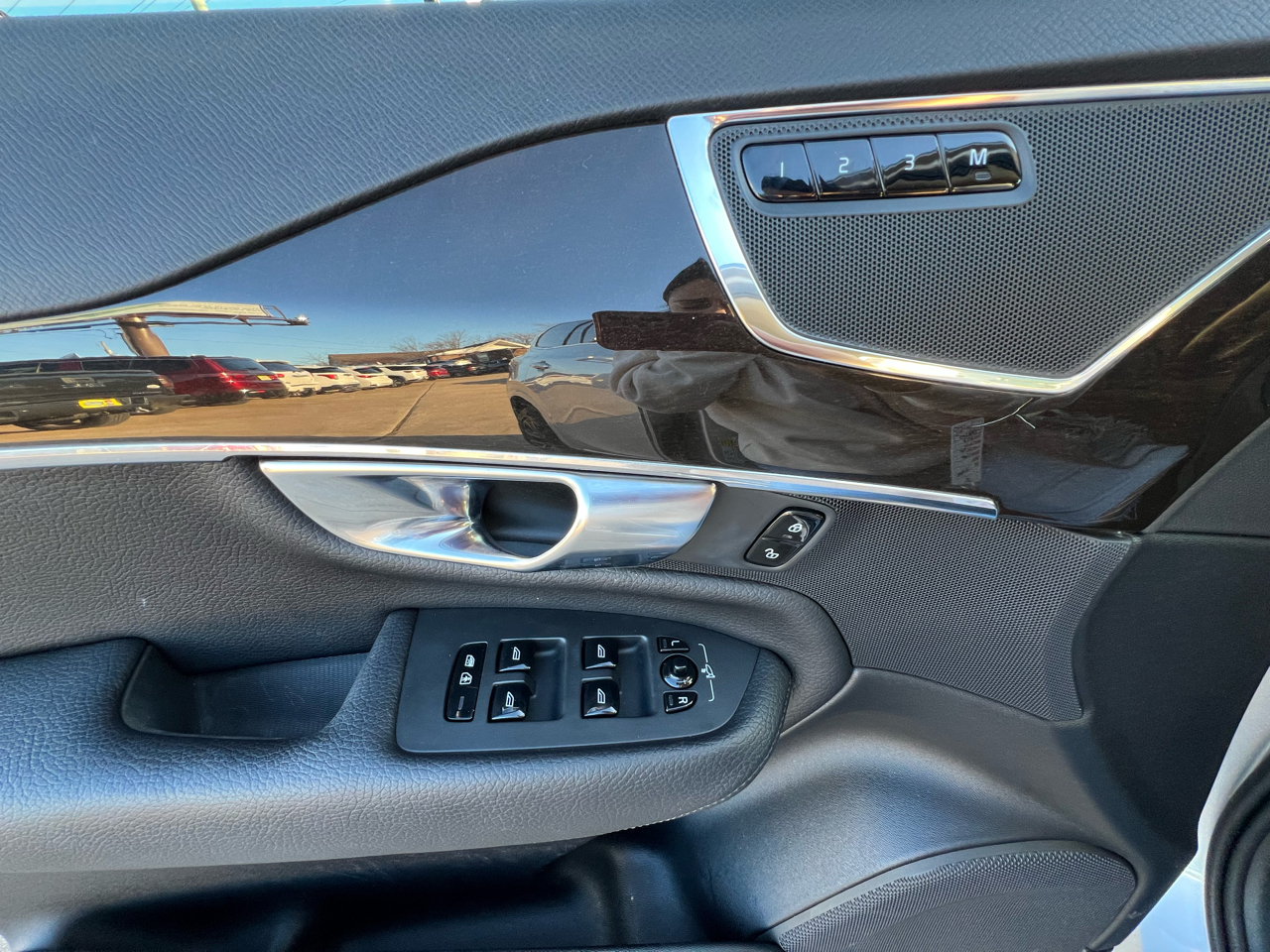 Volvo XC90 T5 AWD 5-Passenger Momentum *Ltd Avail* 2018