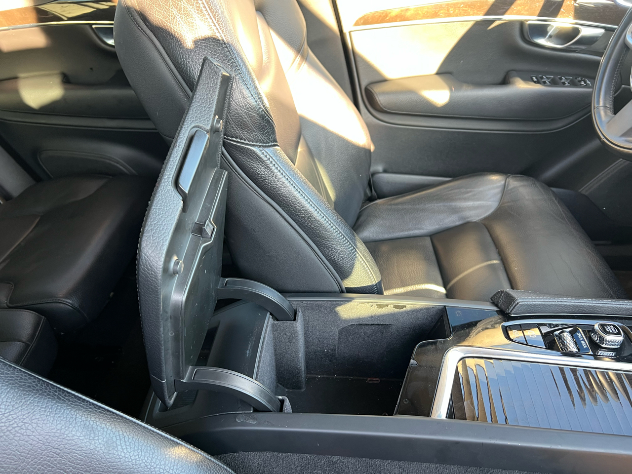 Volvo XC90 T5 AWD 5-Passenger Momentum *Ltd Avail* 2018