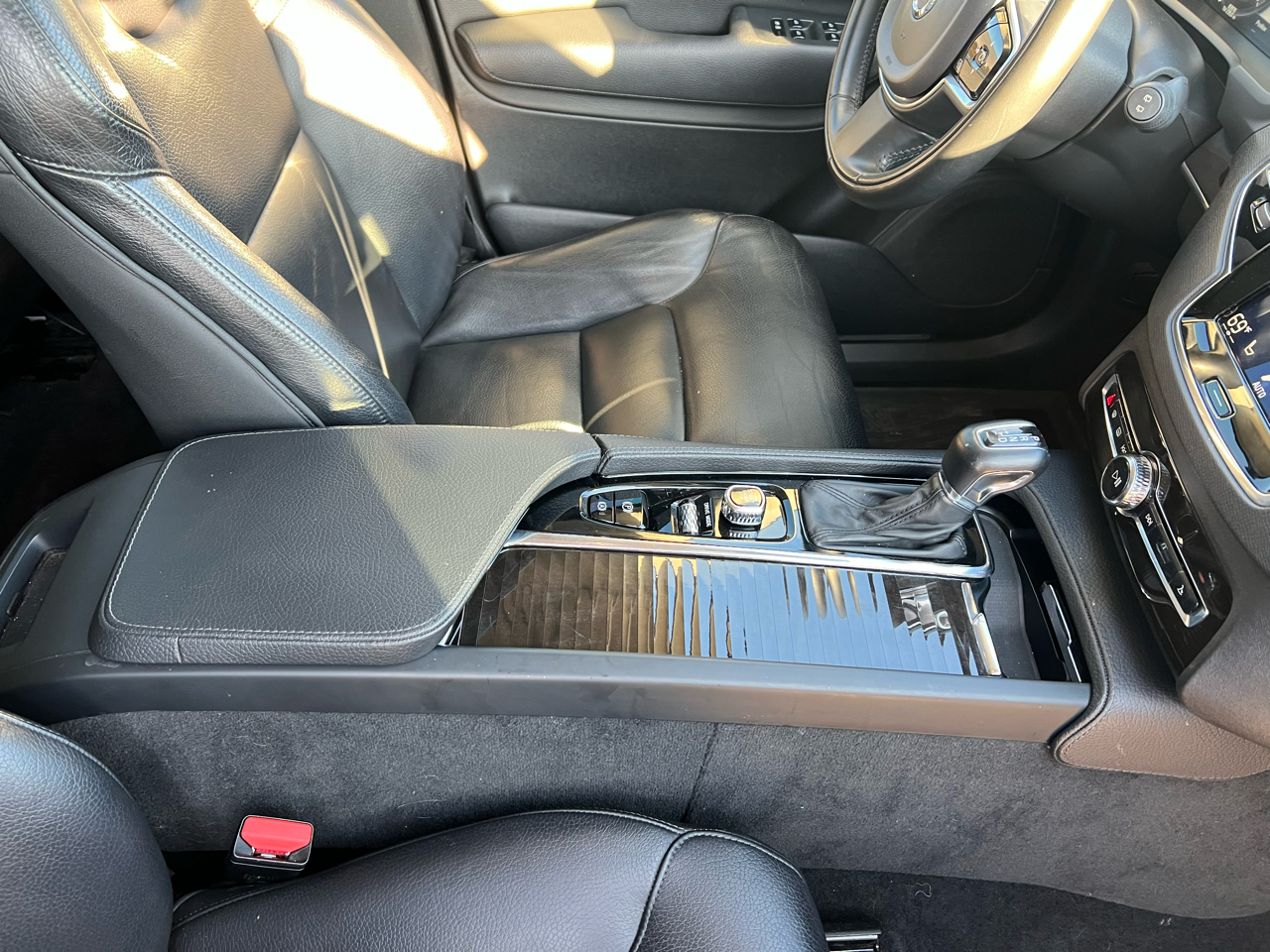 Volvo XC90 T5 AWD 5-Passenger Momentum *Ltd Avail* 2018