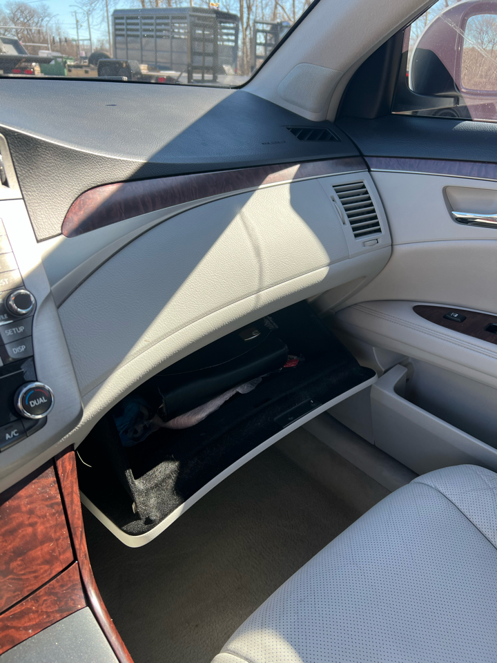 Toyota Avalon 4dr Sdn (Natl) 2011