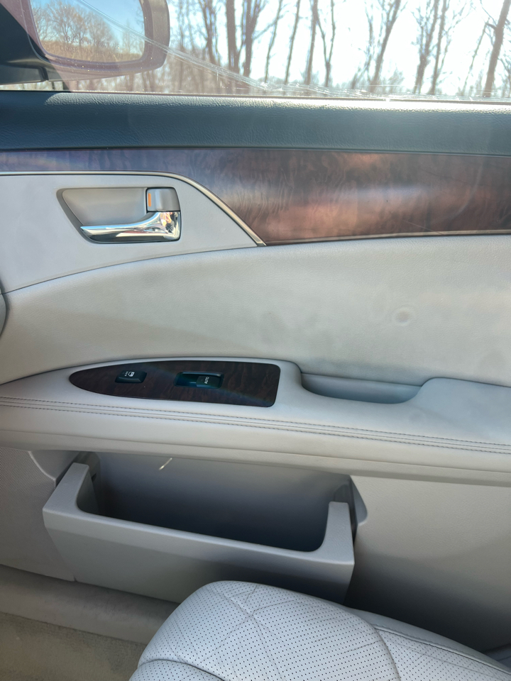 Toyota Avalon 4dr Sdn (Natl) 2011