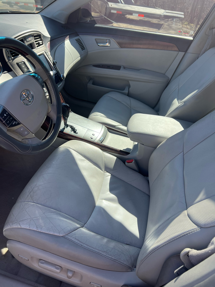 Toyota Avalon 4dr Sdn (Natl) 2011