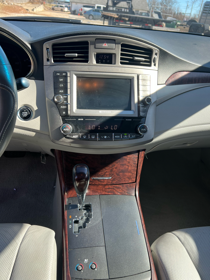 Toyota Avalon 4dr Sdn (Natl) 2011