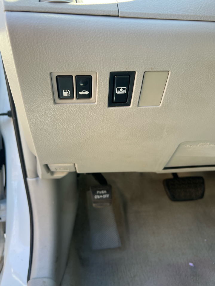 Toyota Avalon 4dr Sdn (Natl) 2011