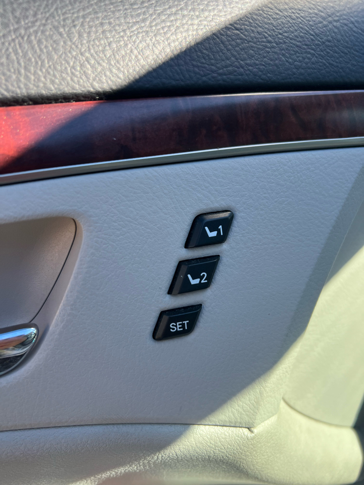 Toyota Avalon 4dr Sdn (Natl) 2011