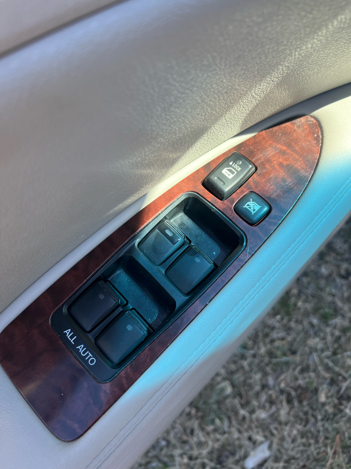 Toyota Avalon 4dr Sdn (Natl) 2011