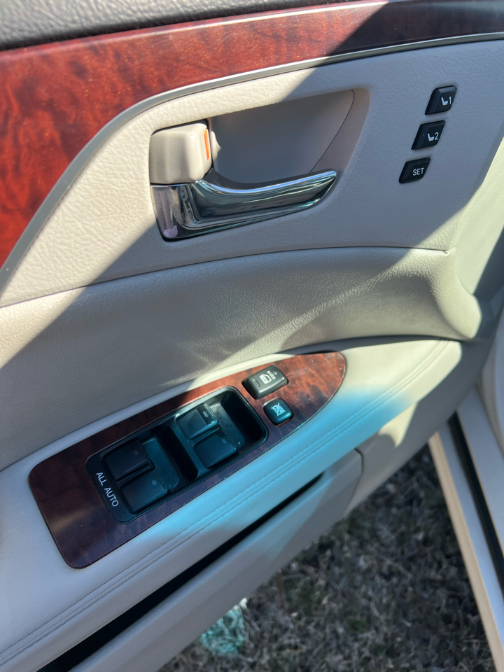 Toyota Avalon 4dr Sdn (Natl) 2011